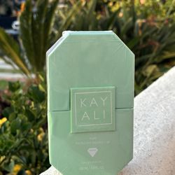 Pistachio Gelato Kayali Perfume 