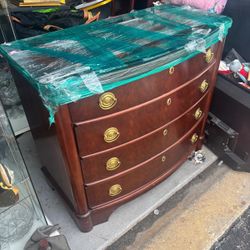 38 “ wide , 34” high , 20” depth Statton Americana original 5 drawer dresser- solid mahogany. 