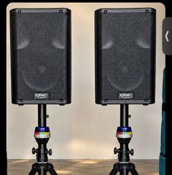 PAIR QSC K8 1000W Powered Speakers + Bags + Stands – Complete PA System