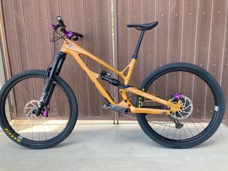 YT Jeffsy Uncaged 8 MTB