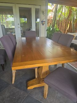 Dinner table with 6 chairs