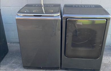 SAMSUNG BLACK STEAM JUMBO 5.4 CU FT TOP LOAD WASHER AND GAS DRYER SET