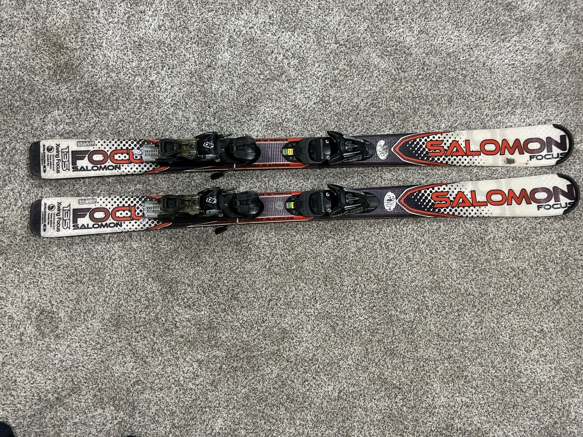 Salomon 135cm Skis