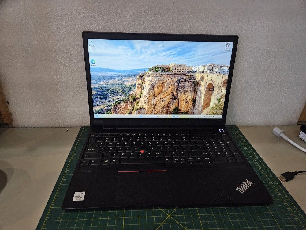 LENOVO THINKPAD 15 Inch LAPTOP.  Has Dent.
