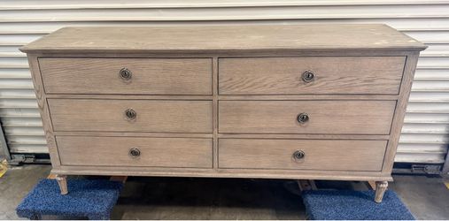 Cool tone dresser