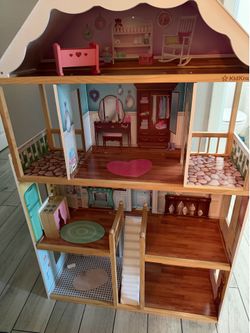 Kidkraft doll house