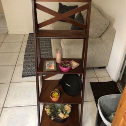 Standing shelf