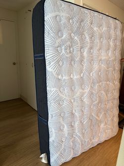 Full Mattress White and Blue Quilted