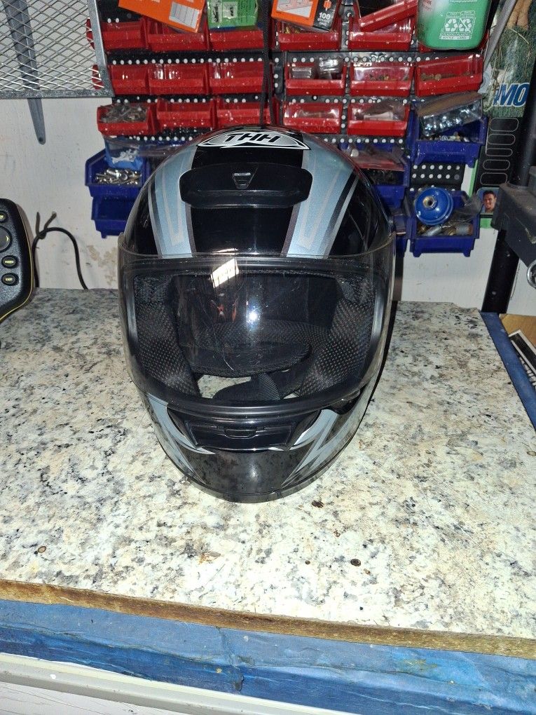 THH Full face sport bike helmet Lg.