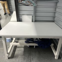 Table With 4 Chairs 