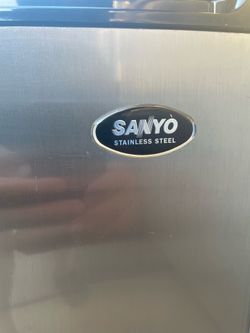 Sanyo mini fridge