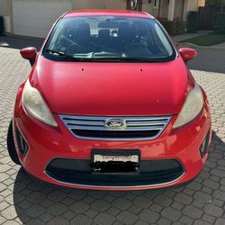 2012 Ford Fiesta SE (5 speed Manual Sedan)