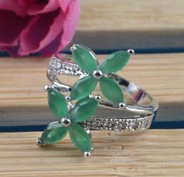 925 Sterling Silver Emerald gemstone ring , size 7