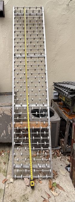 Aluminum Skate Wheel Gravity Conveyor Section, 24 in x 10 ft