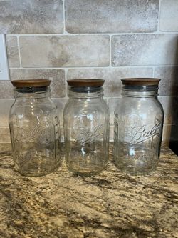 Quart Size Mason Jars With Wood Lid (3)