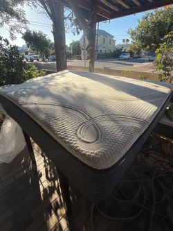 Queen foam mattress