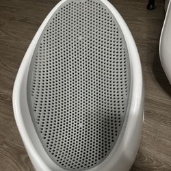 The First Years Sure Comfort Deluxe Newborn-to-Toddler Tub with Sling - White