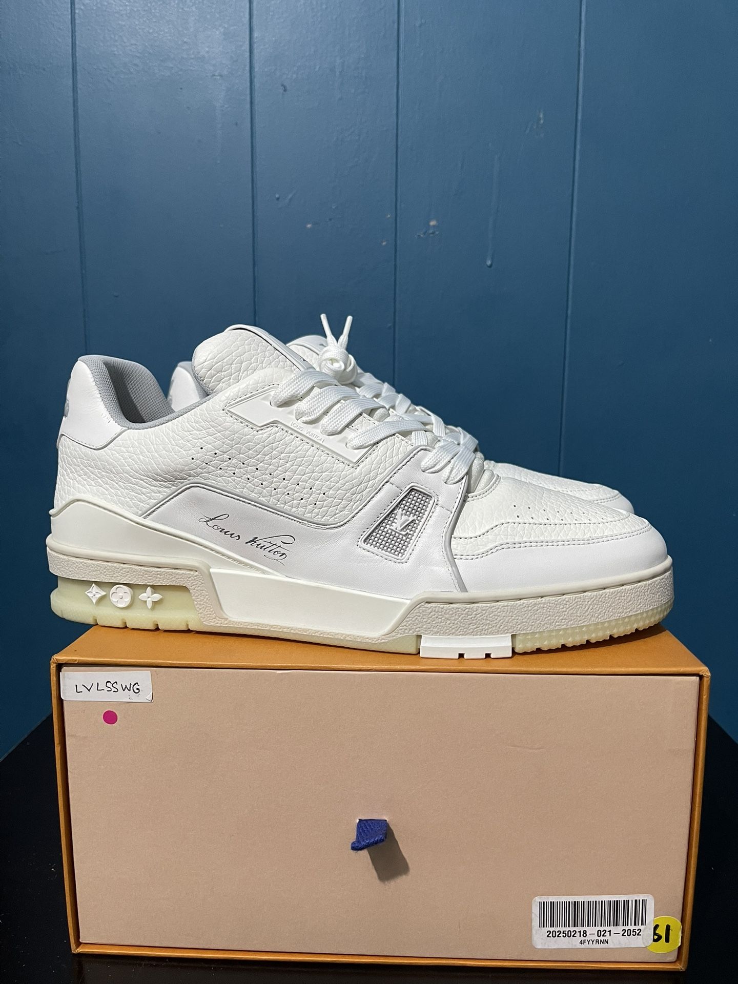 Louis Vuitton Trainer White Signature