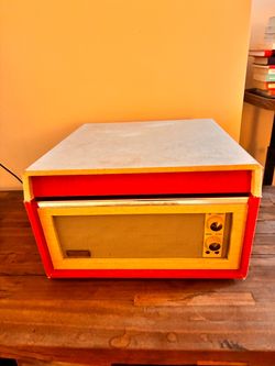 VINTAGE COSLEY RECORD PLAYER