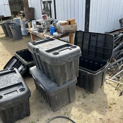 4 Storage Containers 