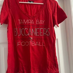 Tampa Bay Buccaneers shirt(medium)women’s