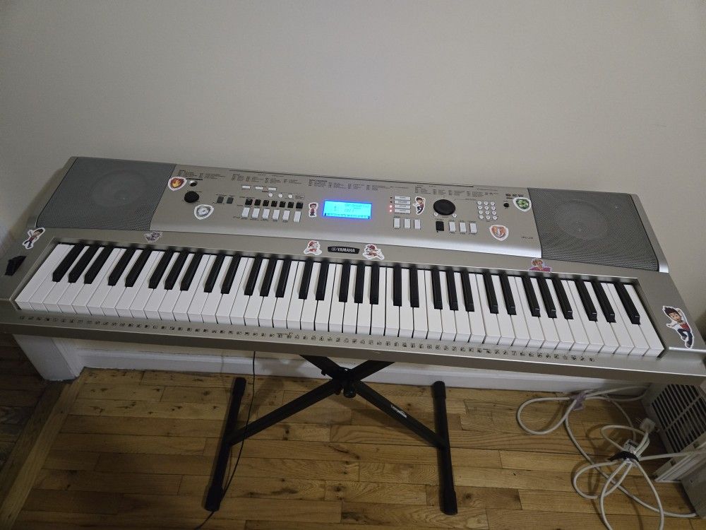 Piano- Keyboard Yamaha YPG-235. 76- Keys