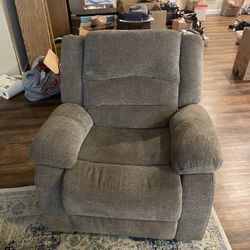 Recliner (Great Condition/Non-Smoker/No-Pet Home)