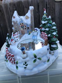 Christmas Village Scene Music Box Figurine $20