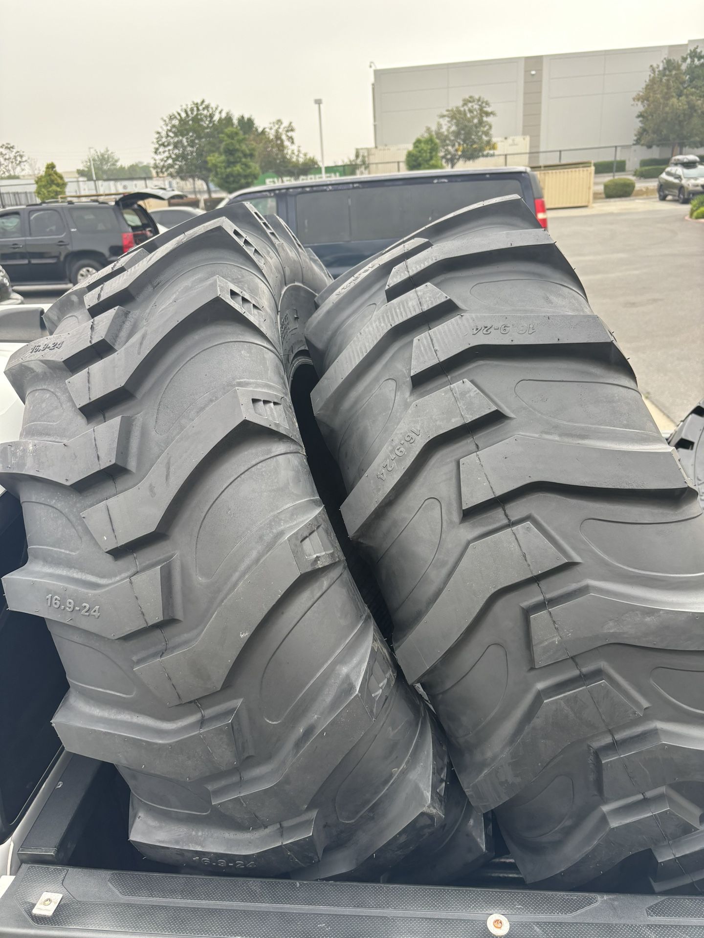 Set Of 2 Duromax Tractor Tires 16.9x24 $1200 