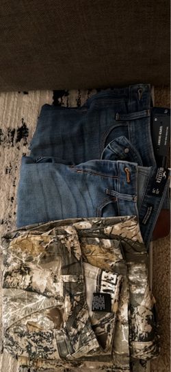 Hollister Super Skinny Jeans & Camo Pants Bundle