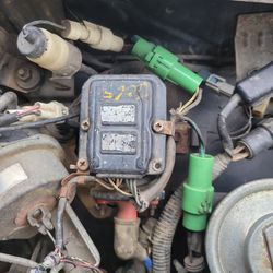 1987 Toyota 22re Igniter And Coil In Great Working Conditions 