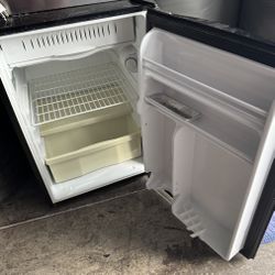 GE Small Compact Refrigerator