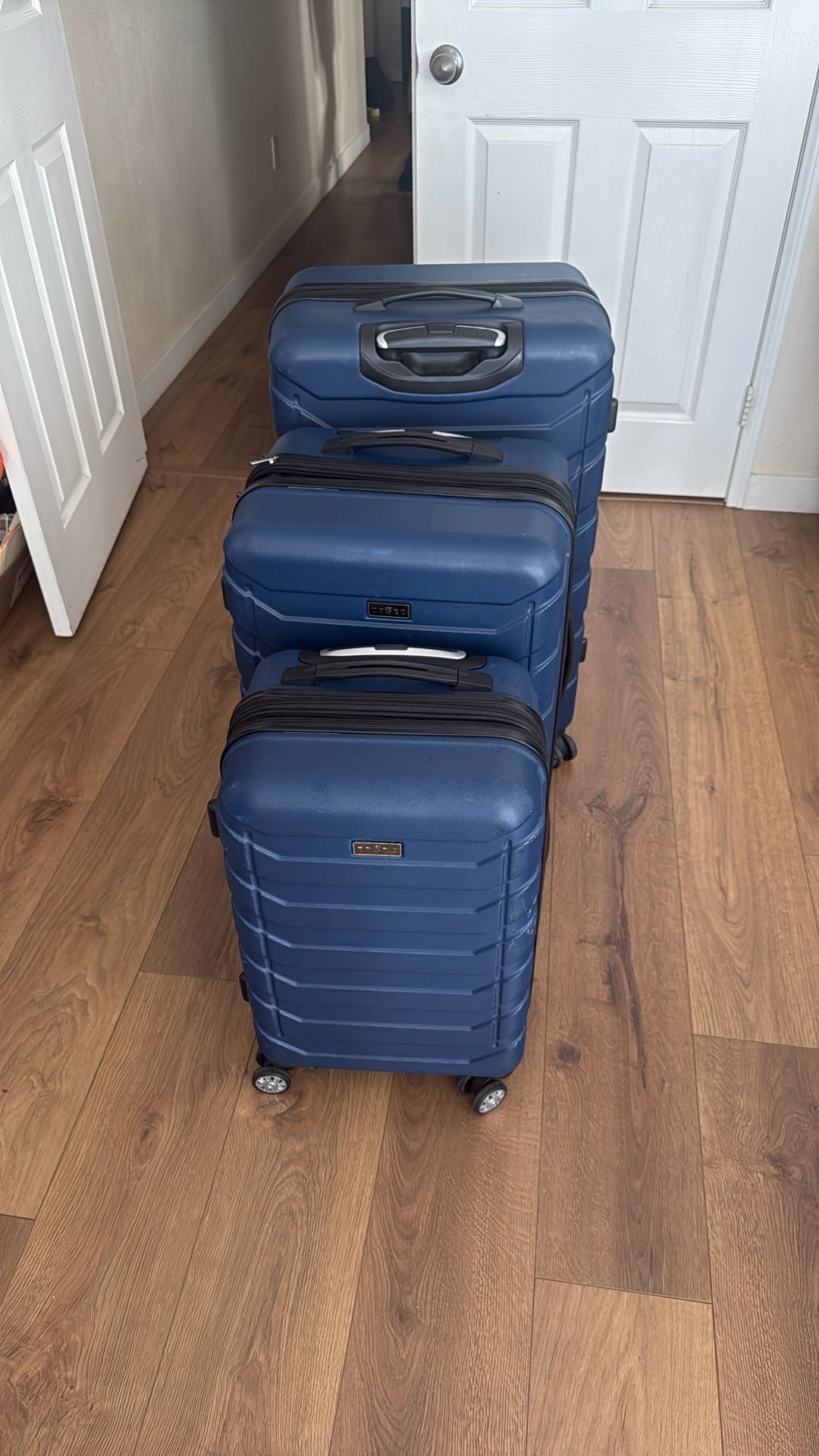 Used 3 Pcs Expandable Hard side Rolling Luggage Set