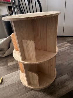 Rotating bookshelf