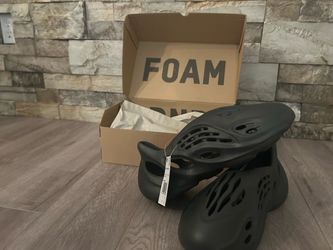 Size 12 Yeezy foam runner  (mint condition)
