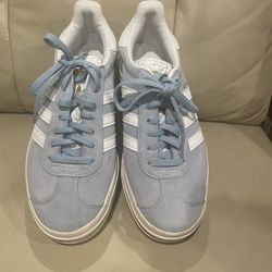 Women’s Gazelle Size 7 