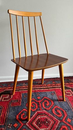 Vintage Mid-Century Modern Spindle-Back Chair