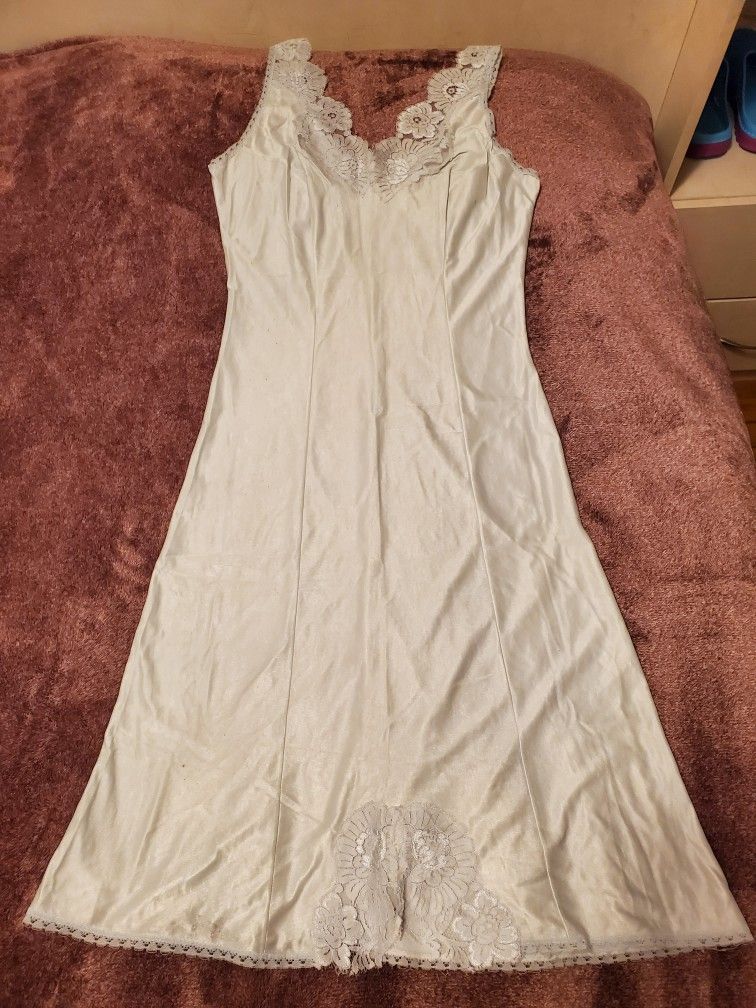 Prizren Yugoslavia vintage off blue slip dress short lingerie lace embroidered Nightgown size S
Slip dress Lace lingerie White 100% Nylon Antistatic W