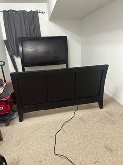 Bed frame queen  . Real wood . Rooms to go
