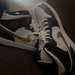 Jordan 1 White/black/gold