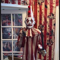 6 Ft 9 In Silent and Deadly Clown Animatronic