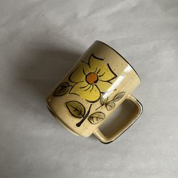 Vintage 12-oz Speckled Stoneware Yellow Flower Mug