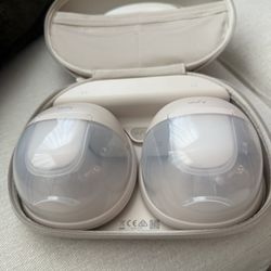 Eufy Wearable Breast Pump S1 Pro w/ Charging Case + Original Box – Excellent Condition
