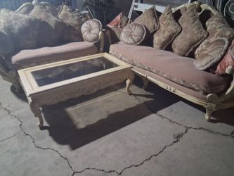 Beautiful vintage couch and table set