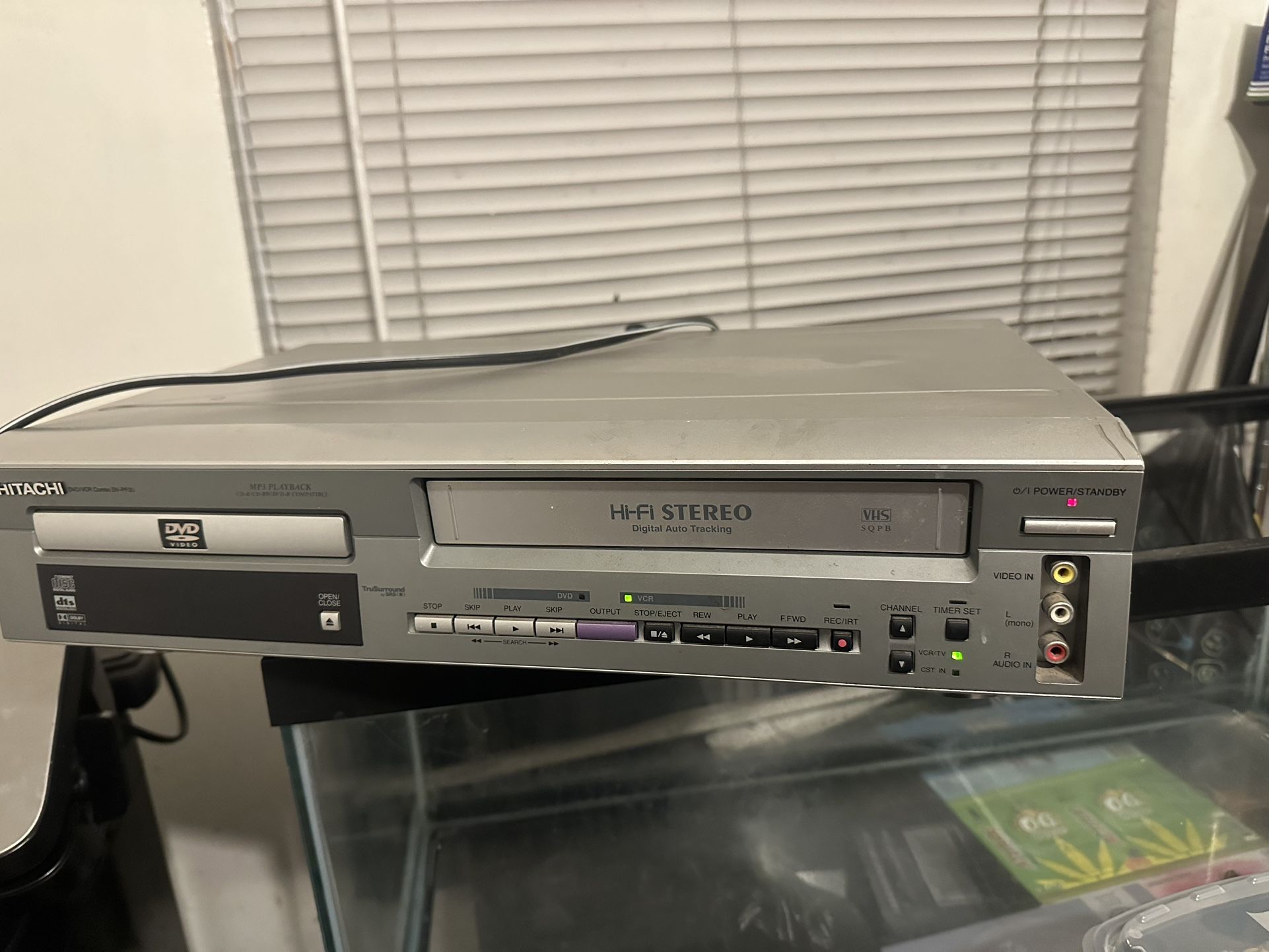 Hitachi DVD & VCR Combo Player