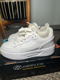 Size 1 Heelys shoes white kids