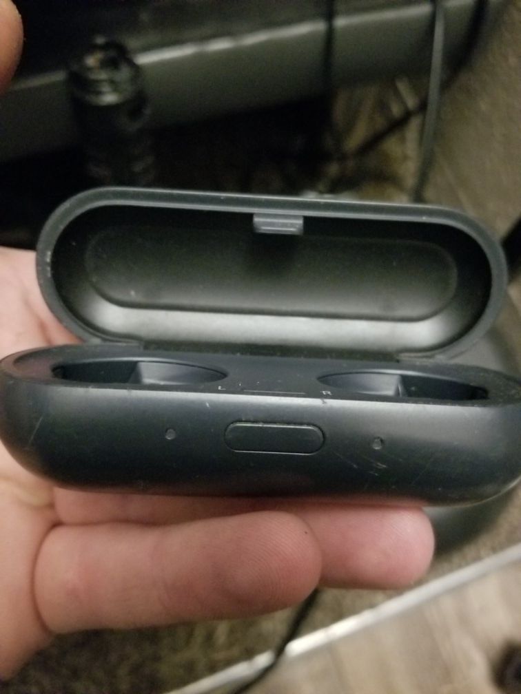 Samsung r150 wireless earbud CHARGING CASE ONLY!