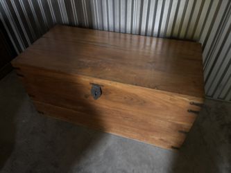Antique Chest (cedar)