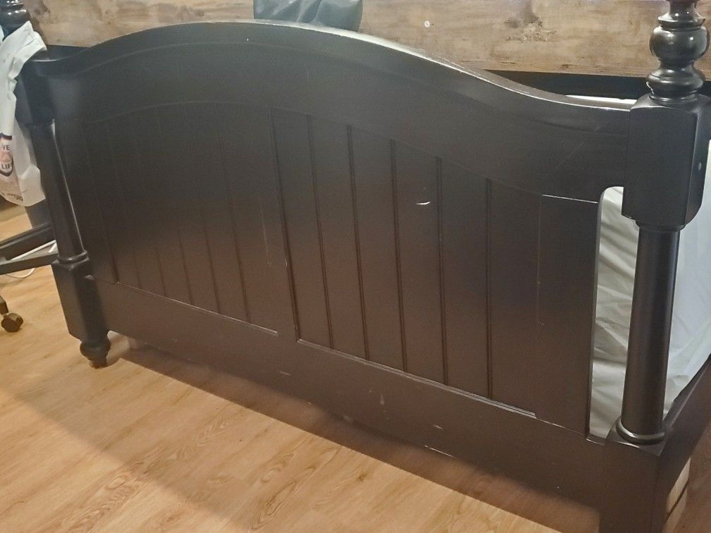 Dark Wood Queen Size Bedroom Set