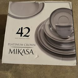 42 pc Mikasa Set - Platinum Crown (Brand New)